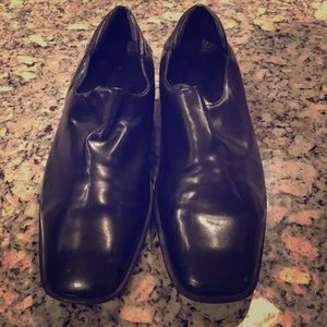 Black leather Donald J Pliner dress shoes